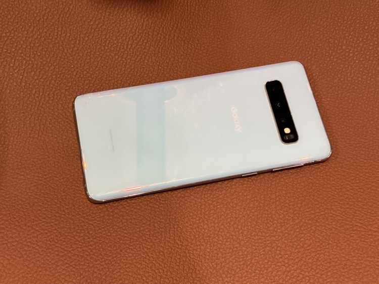 背面がわれてしまったGalaxyS10（ギャラクシー）のバックパネル交換修理を行いました。【スマホ修理工房　仙台PARCO2店】
