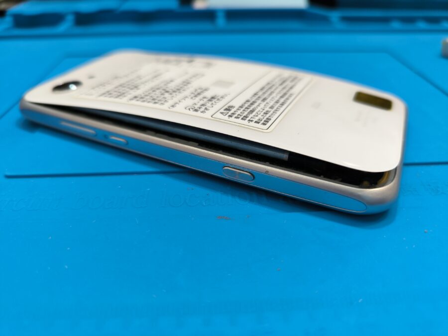 SHARP AQUOS SERIE mini (アクオス/SHV38）をお持ち込み頂きました。【スマホ修理工房池袋P’パルコ店】