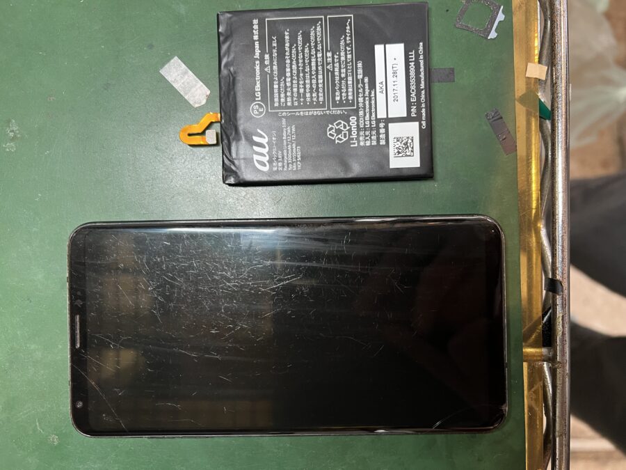 LG Isai V30+のバッテリーが膨張しているとのご相談いただきました！