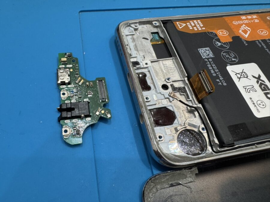 Huawei P30 Lite (ファーウェイ）の充電コネクター交換修理は「スマホ修理工房　池袋P'パルコ本店」にお任せください
