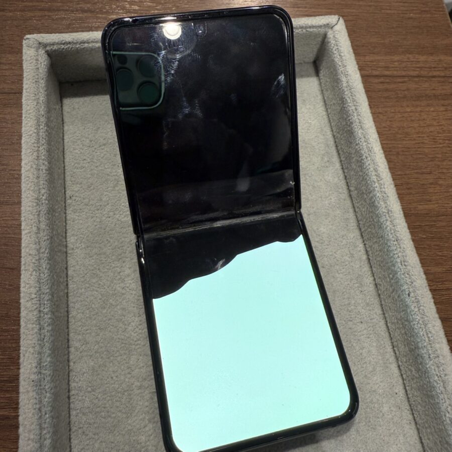 Galaxy Z flip 4を渋谷で修理するなら「スマホ修理工房 渋谷店」へ✨データそのままで修理対応！