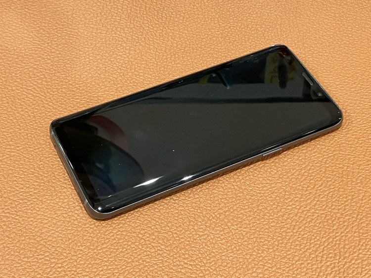 電源は付いている様子だが画面が映らなくなったGalaxyS9の画面交換修理を行いました。【スマホ修理工房仙台パルコ2店】