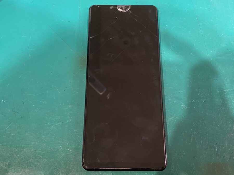 落としてしまってガラス割れ！Xperia 1Ⅱの画面交換なら即日修理の