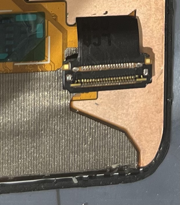 何事！？　液晶のコネクターがもげたSAMSUNG Galaxy A52 ！　液晶交換修理ならスマホ修理工房渋谷店！
