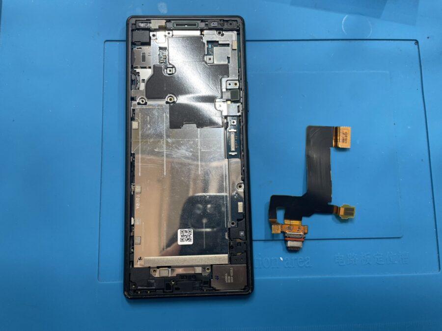 Xperia8 (エクスペリア8）の充電コネクター交換修理は、「スマホ修理工