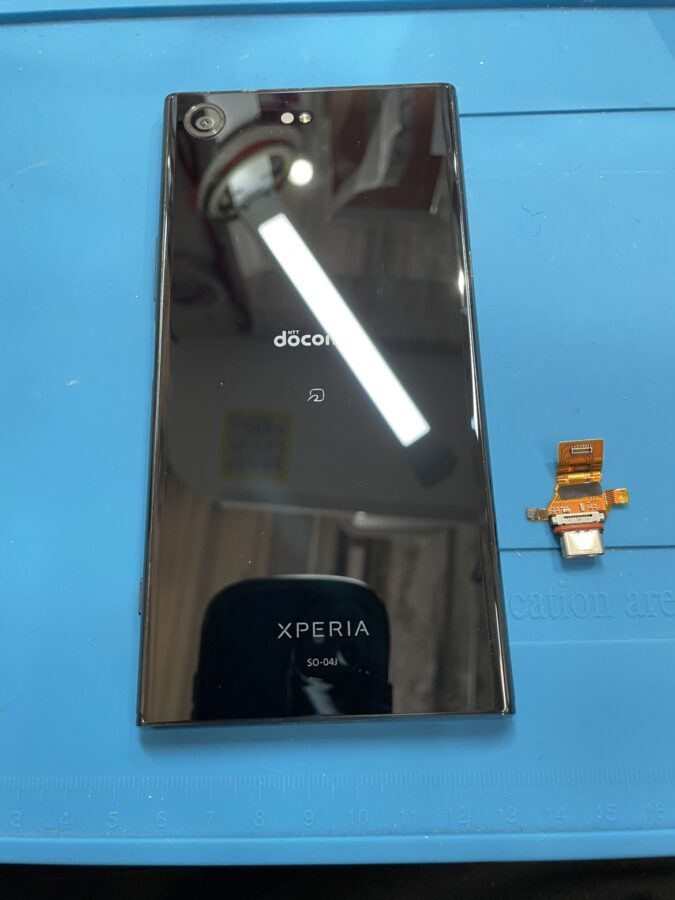 Xperia XZ premiumの充電コネクター交換修理は、【スマホ修理工房 池袋P'パルコ本店】にご相談ください！