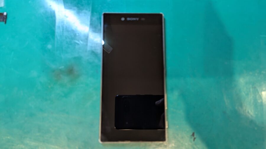 Xperia Z5 premium（エクスペリア）のバッテリー交換を行いました！Android修理なら【スマホ修理工房新宿ペペ店