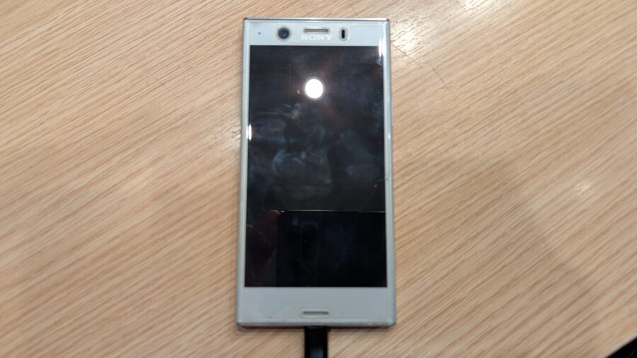 Xperia XZ1 Compact（エクスペリア）がバッテリー膨張！？修理するなら【スマホ修理工房新宿PePe店】へ