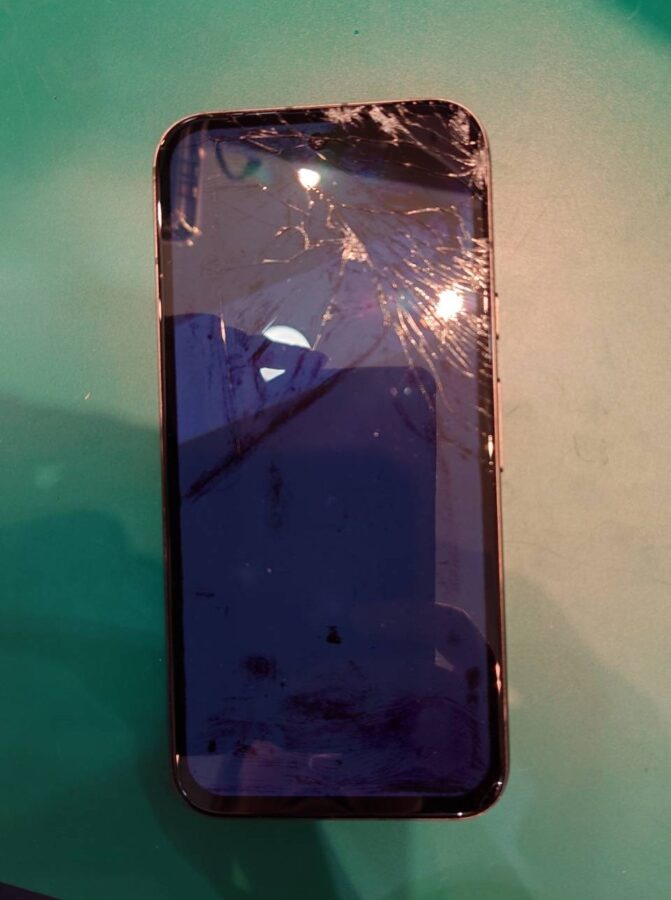 落として画面に何も表示されない！！Pixel 8a画面交換修理【スマホ修理工房荻窪タウンセブン店】