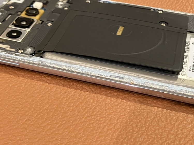 バッテリーが膨張しているGalaxyS10（ギャラクシー）バッテリー交換修理を行いました!【スマホ修理工房　仙台PARCO2店】
