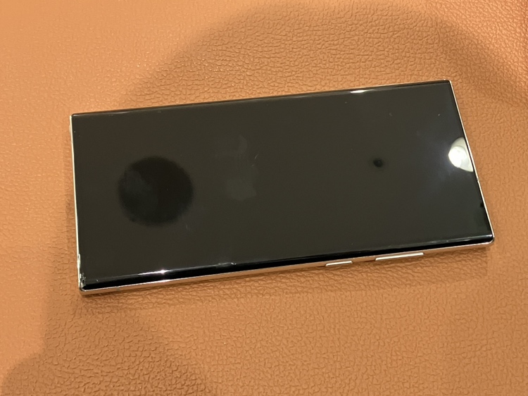 画面が映らないGalaxyS22Ultra5G（ギャラクシー）画面交換修理を行いました!【スマホ修理工房　仙台PARCO2店】