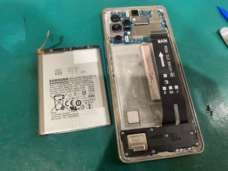 Galaxy A53 5G （SC-53C）のバッテリーが全然持たない🌀【スマホ修理工房新宿PePe店】なら最短即日対応！