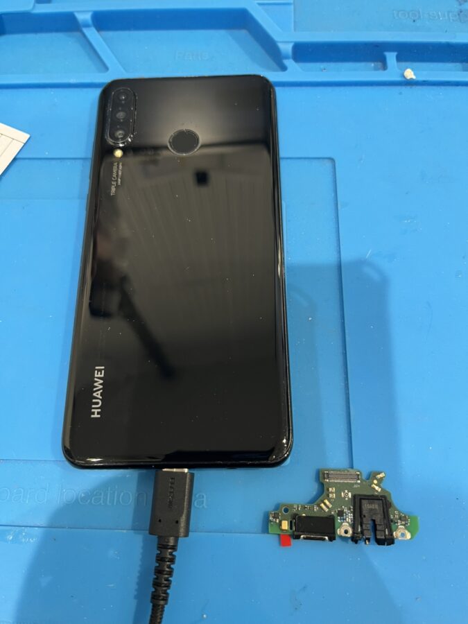 HUAWEI P30 lite（ファーウェイ）が充電できない！？充電口の修理なら　スマホ修理工房渋谷店へ！
