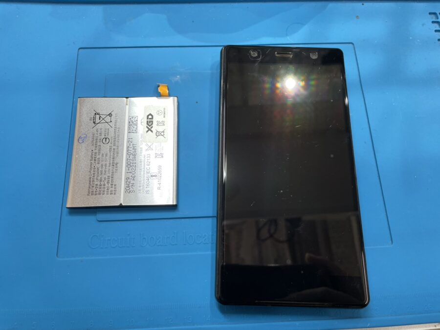 XperiaXZ premiumのバッテリー膨張修理なら「スマホ修理工房　池袋P'パルコ本店」にお越しください！