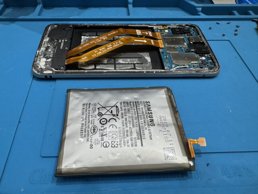 パーツ持ち込みでも大歓迎！！　Galaxy A30のバッテリー交換は【スマホ修理工房　池袋P'パルコ本店】にお任せください！