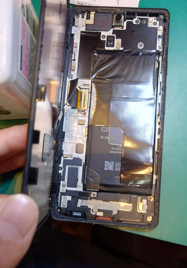 バッテリーが一日持たなくなった…Google Pixel 6a バッテリー交換修理【スマホ修理工房荻窪タウンセブン店】