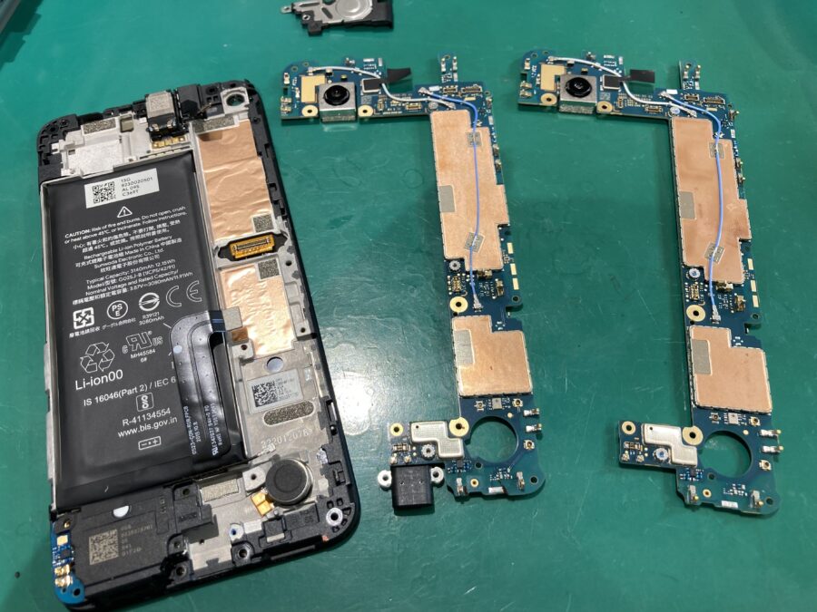 画面が割れて何も映らない…　Pixel4a　外装交換修理【スマホ修理工房ミーツ国分寺店】