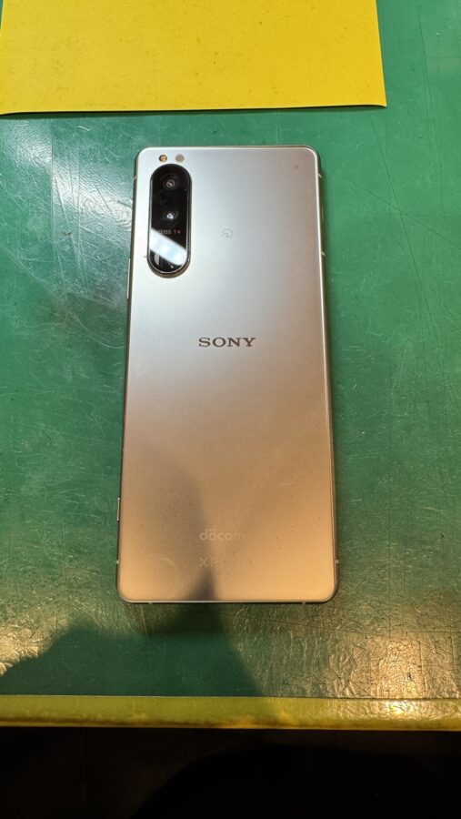 電源ボタンが押せなくなった！Xperia 5Ⅲ【スマホ修理工房新宿PePe店】なら修理可能です！