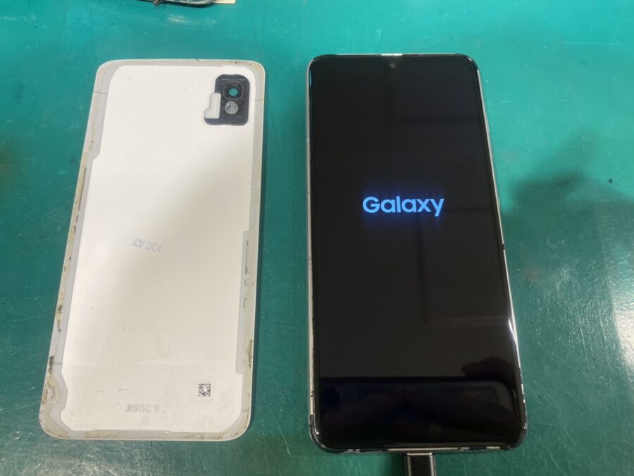 綺麗に見えるけど、画面が映らない？GalaxyA21（ギャラクシー） の画面交換修理を承りました！！【スマホ修理工房新宿PePe