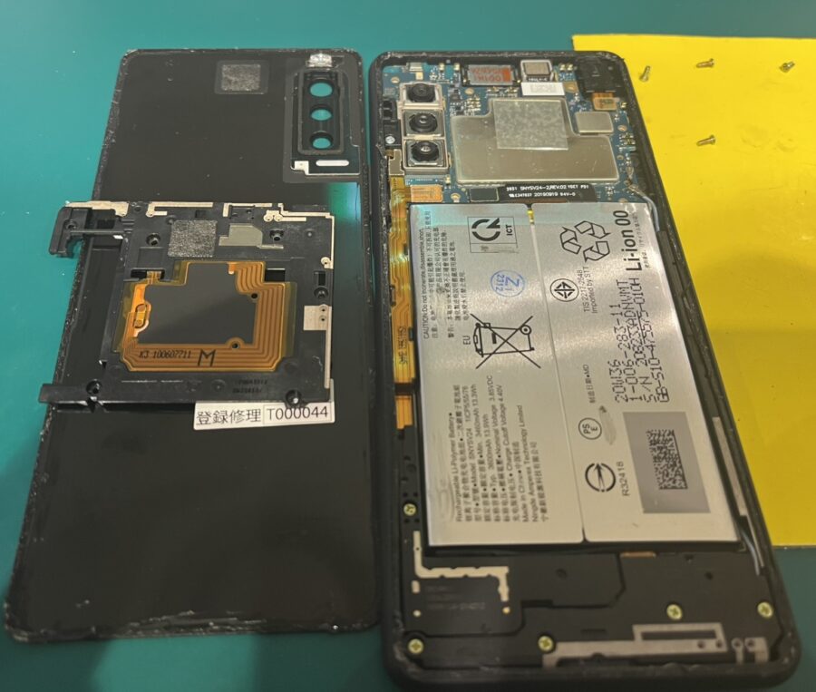 Xperia10Ⅱ(SO-41A/SOV43)のバッテリー交換を承りました！Android修理も即日修理の【スマホ修理工房新宿P