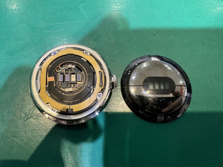 Pixel Watch(ピクセルウォッチ)の背面のパネルが外れてしまったら？【スマホ修理工房ココリア多摩センター店】へお任せくだ