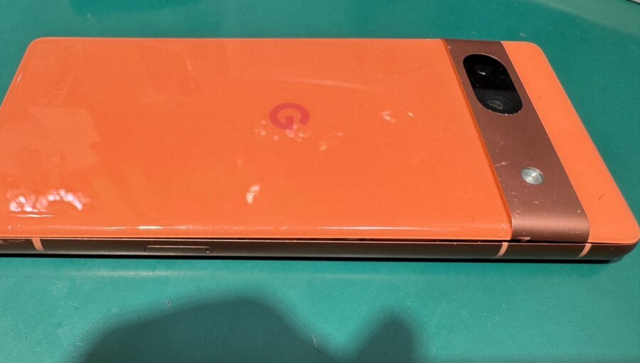 Google Pixel 7a（グーグル ピクセル）の膨張バッテリーの交換も【スマホ修理工房ココリア多摩センター店】へお任せくだ