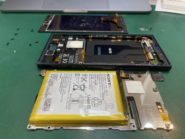 XperiaXZ　バッテリー膨張修理出来ます！！！是非当店で！！！【ココリア多摩センター店】