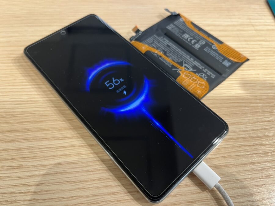 急速充電が魅力的なXiaomi 11T Pro(シャオミ）のバッテリーに交換も【スマホ修理工房新宿PePe店】へご相談ください！