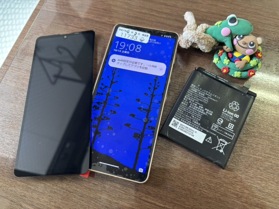 【中央林間店】AQUOSsense6のパネルと電池交換