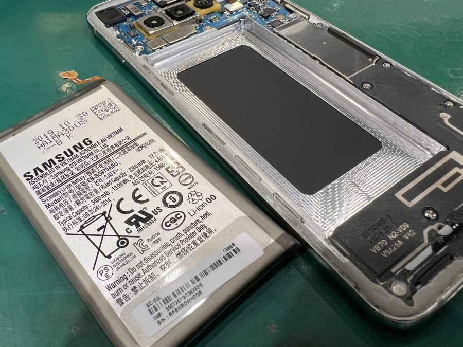 GalaxyS10(ギャラクシー)の充電の減りが早い！画面割れたままでも交換可能です！【スマホ修理工房ペリエ千葉店】