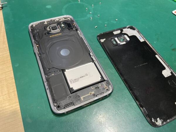 Galaxy S7 edge(ギャラクシー)画面に縦線が…液晶破損した！！！！！！！【スマホ修理工房ココリア多摩センター店】