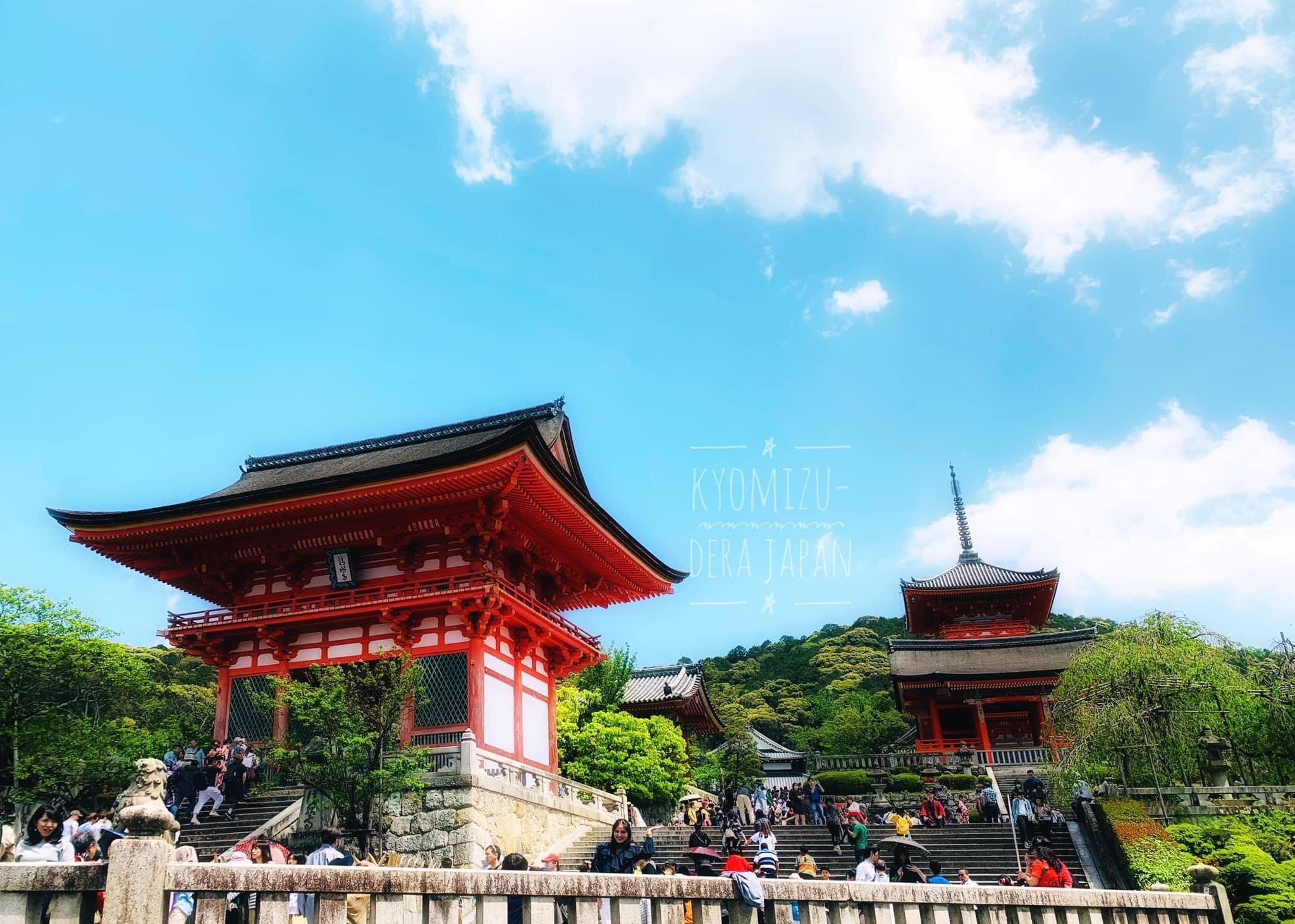 Niomon main gate is made of lacquer, commonly known as red gate
