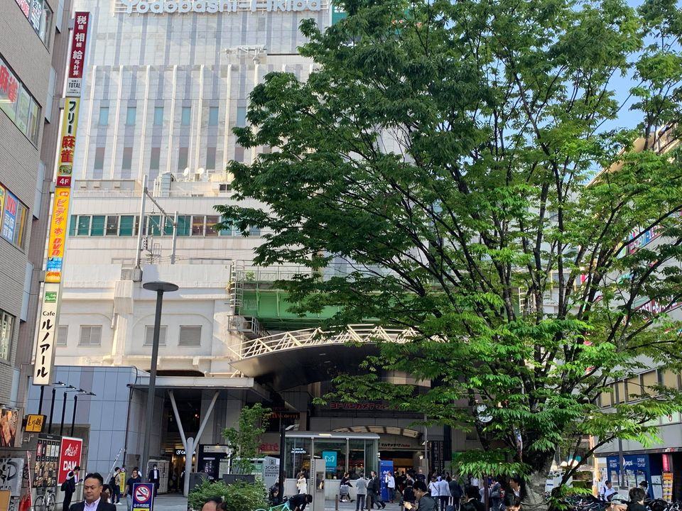 Phía trước tòa Yodobashi Akiba