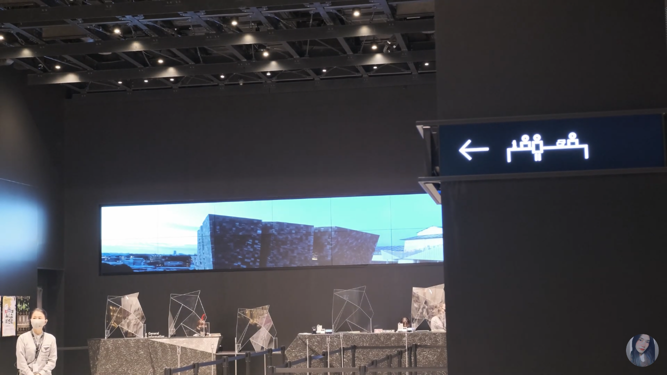 The exhibition room was tightly secured in order to protect the artworks