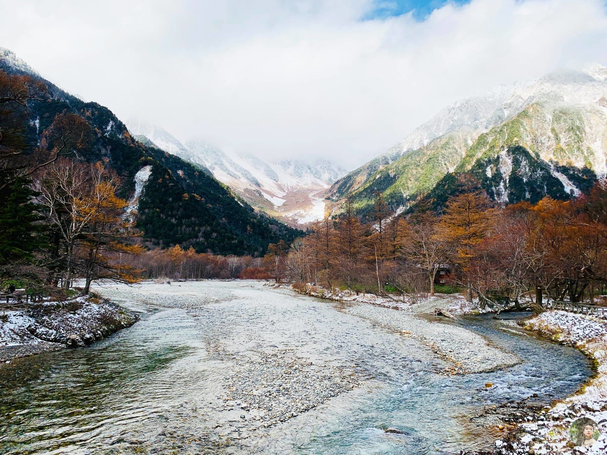 Every time the sun is up, the mountain ranges appear with clear and splendid vision