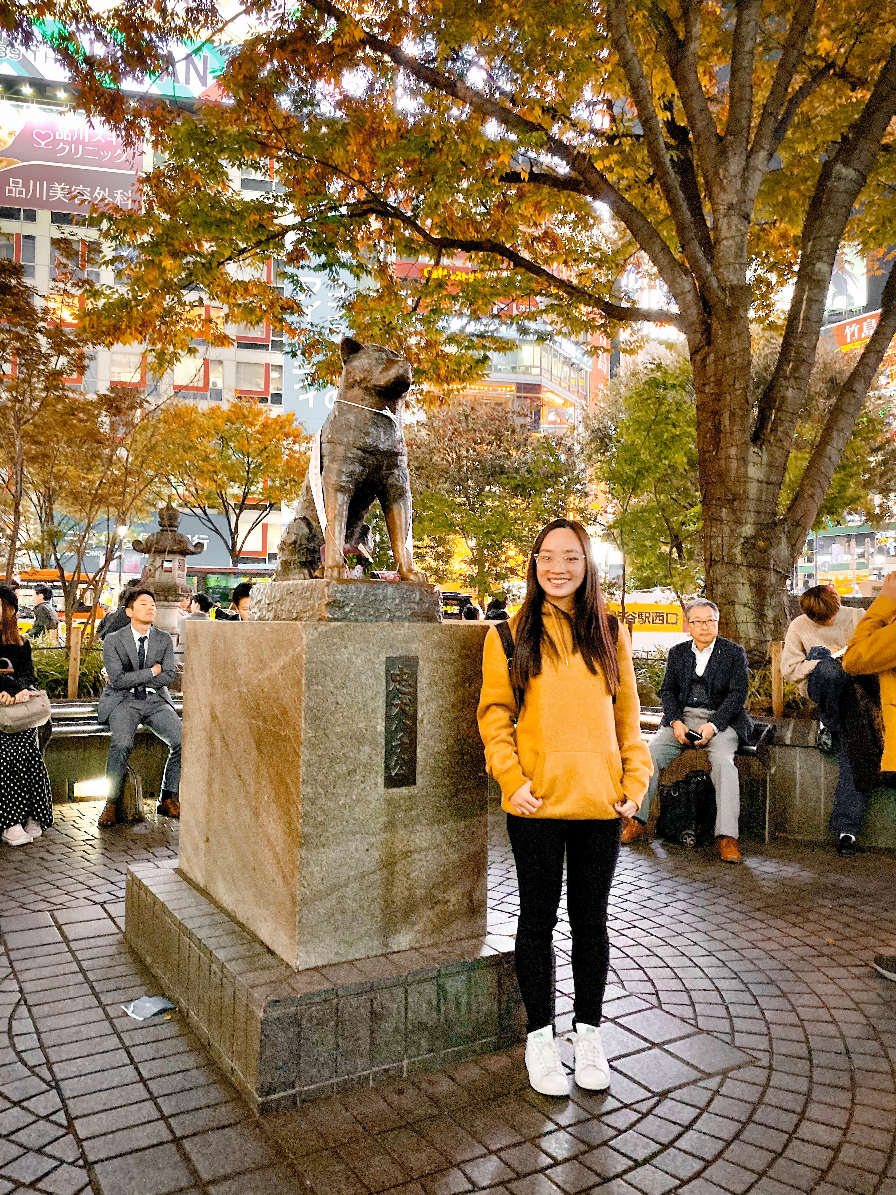 Chụp ảnh cùng Hachiko