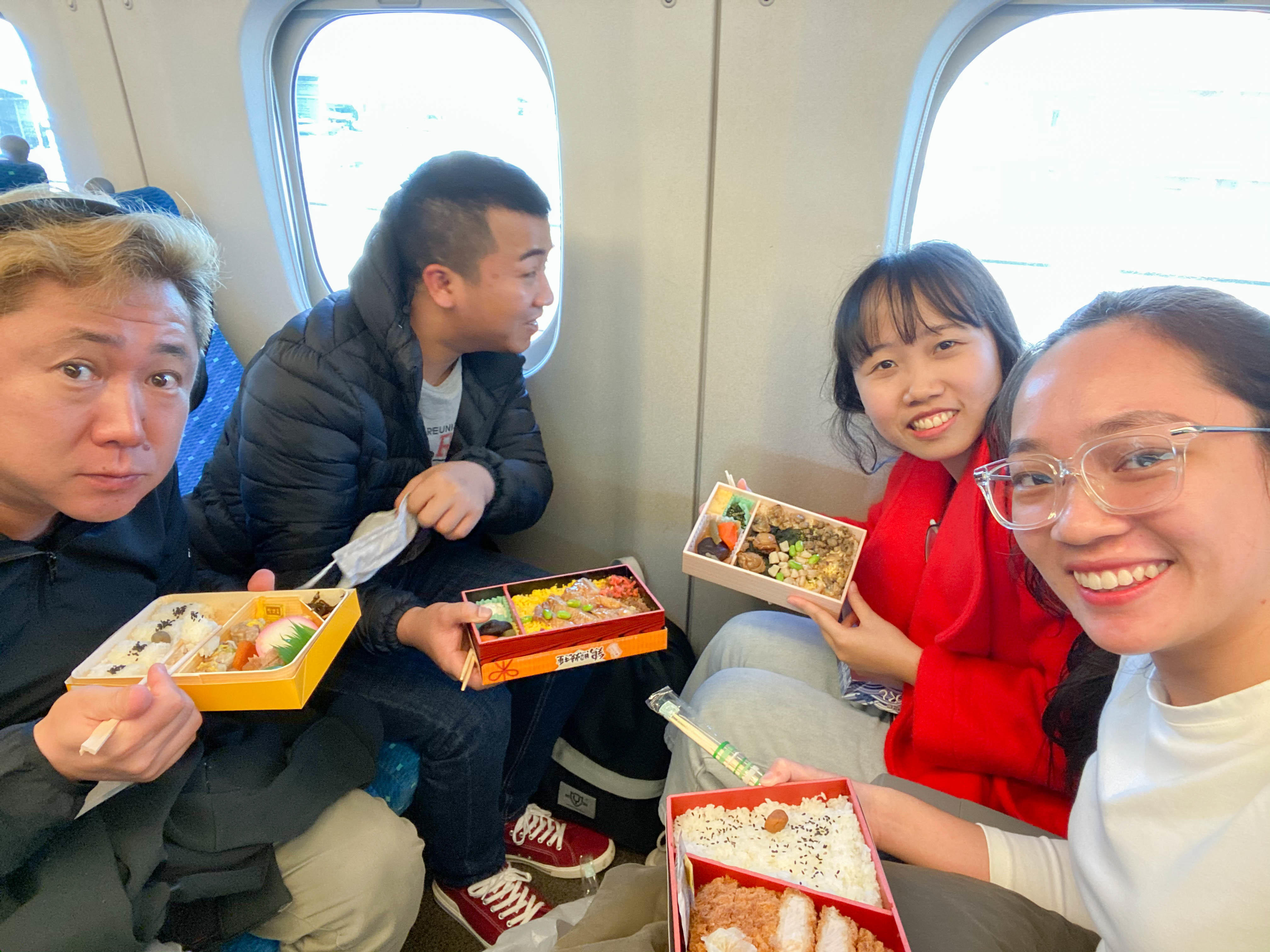 Eat lunch on the Shinkansen
