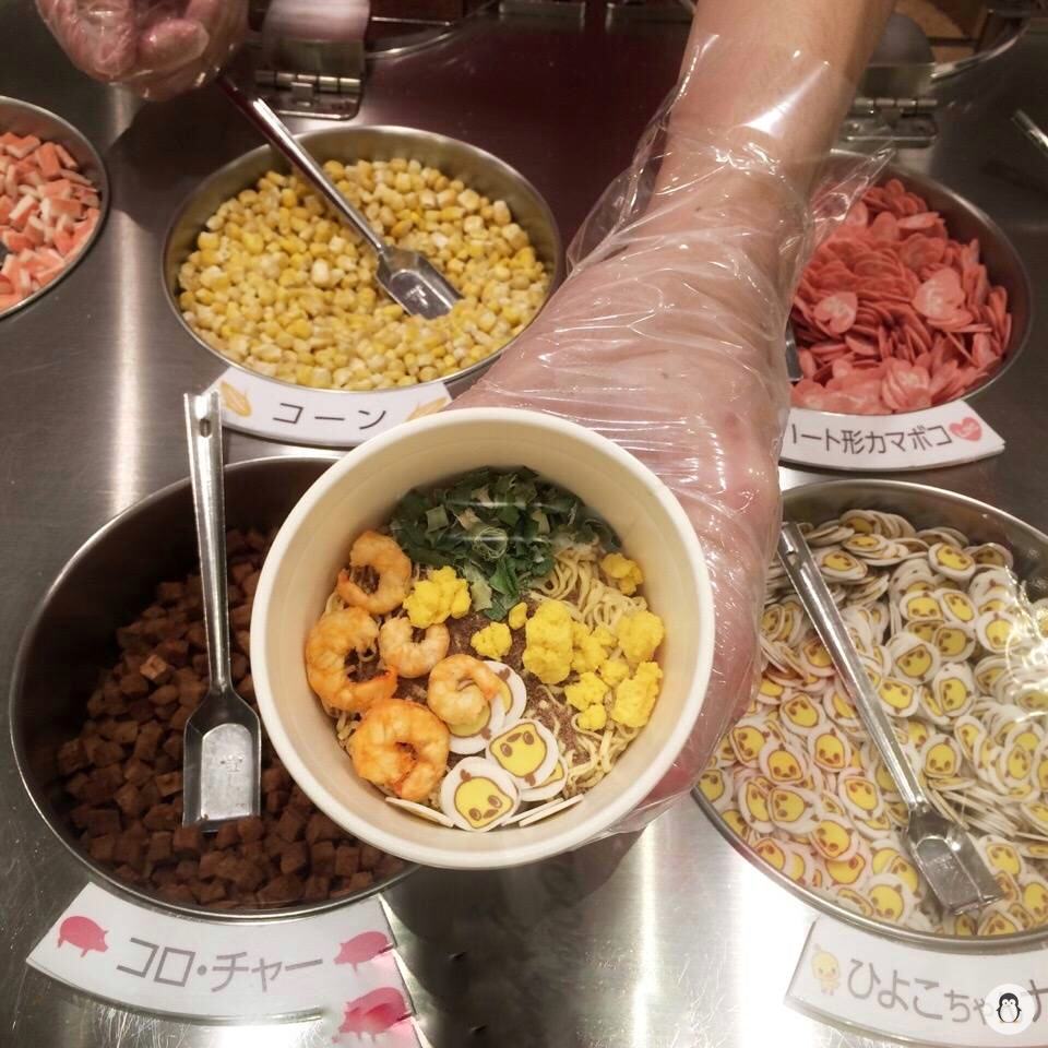 There are even chicken-shaped toppings that look absolutely adorable ^^