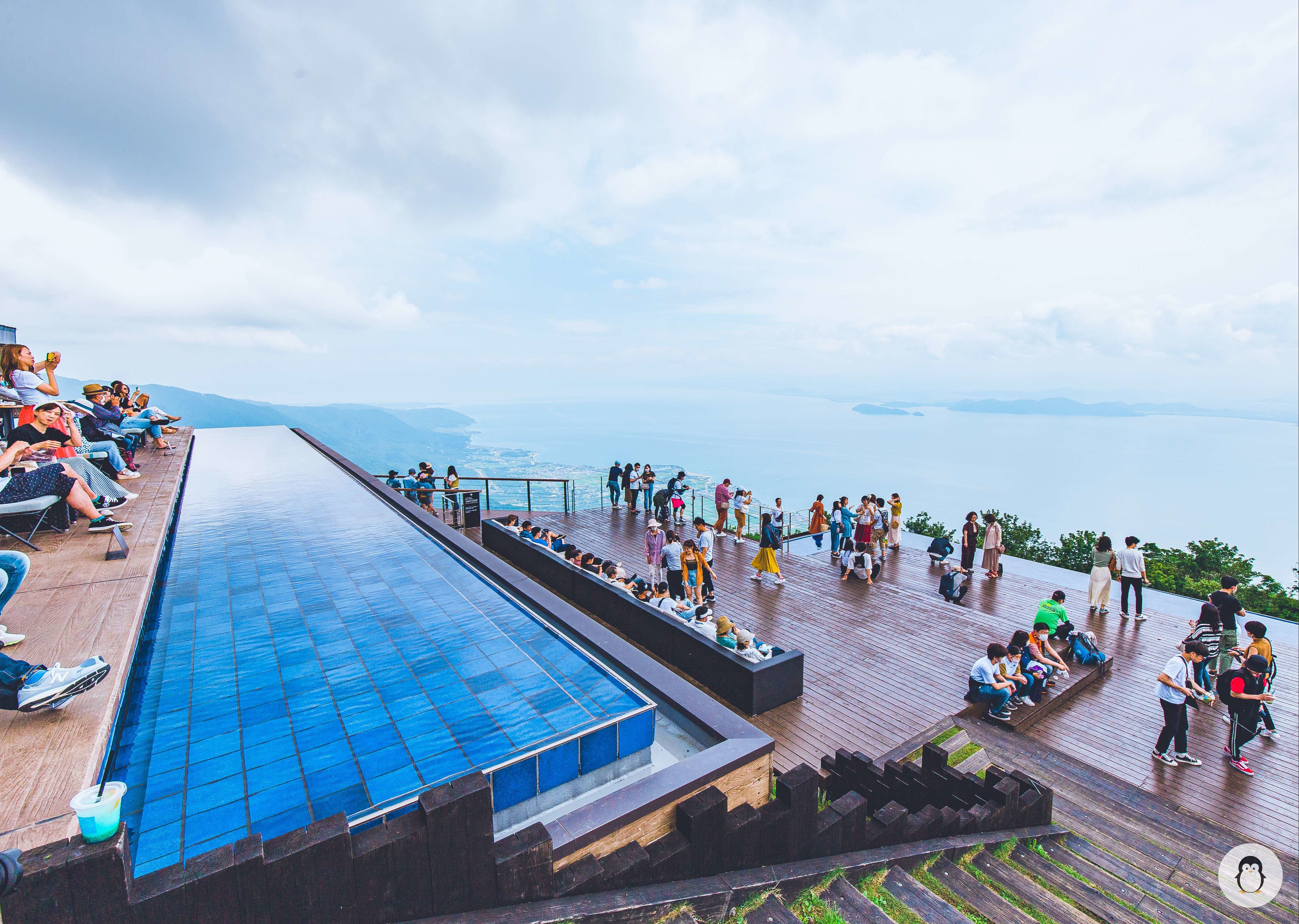 Rất đông du khách check-in tại đây