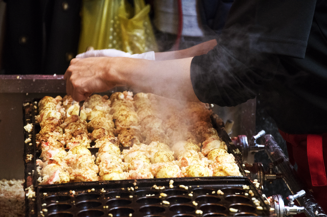 Takoyaki đặc sản Osaka không thể thiếu
