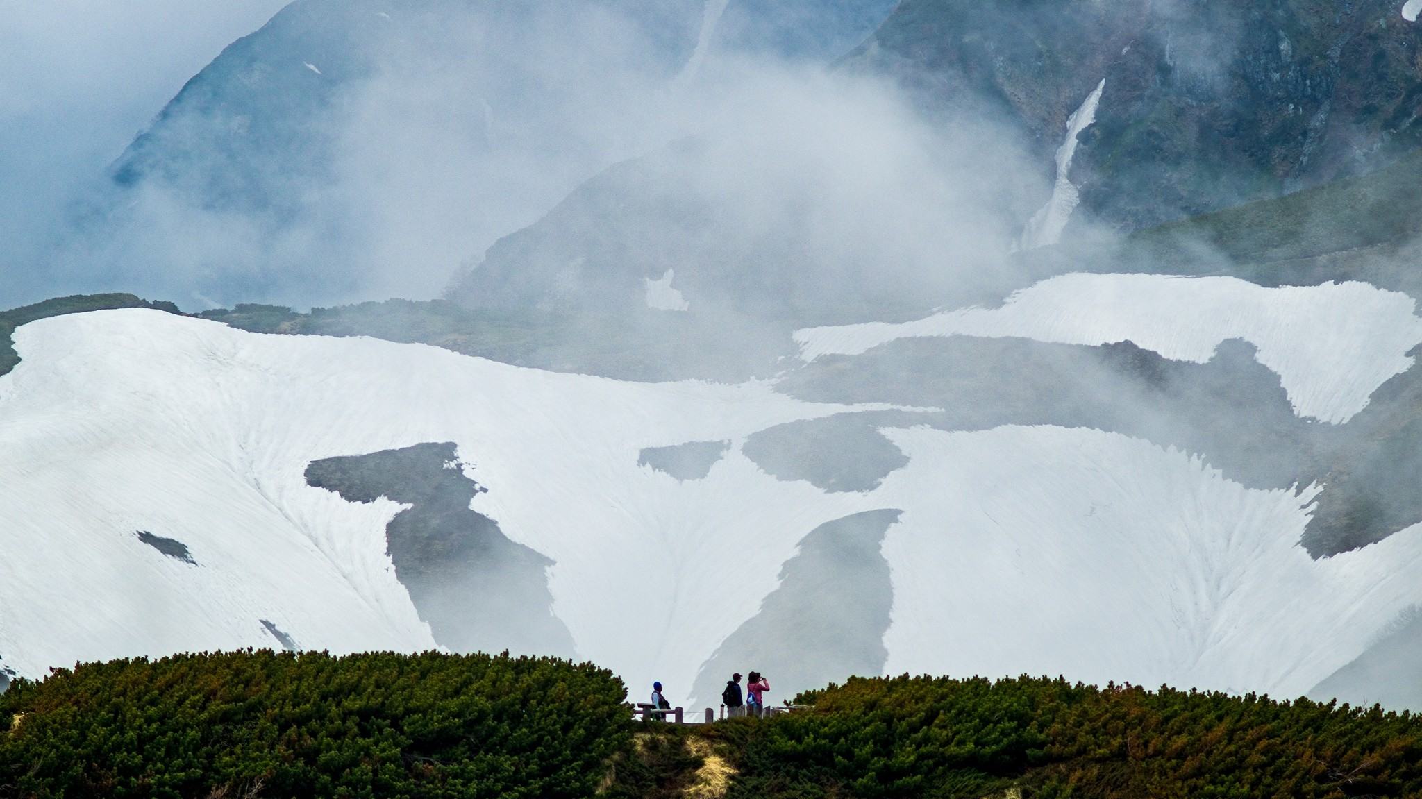Mountain weaved from snow ^^