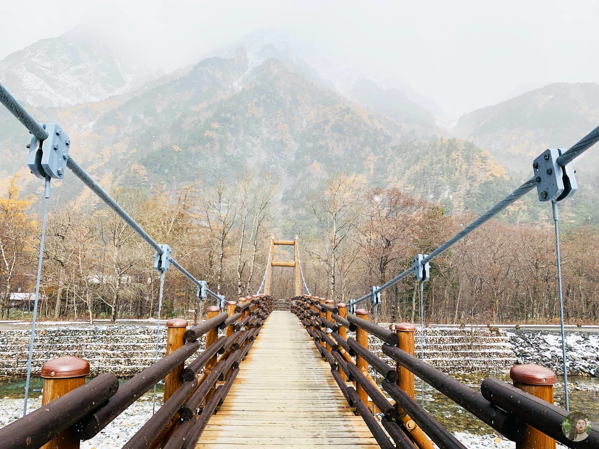 I could catch a glimpse of Mount Myojin from the bridge
