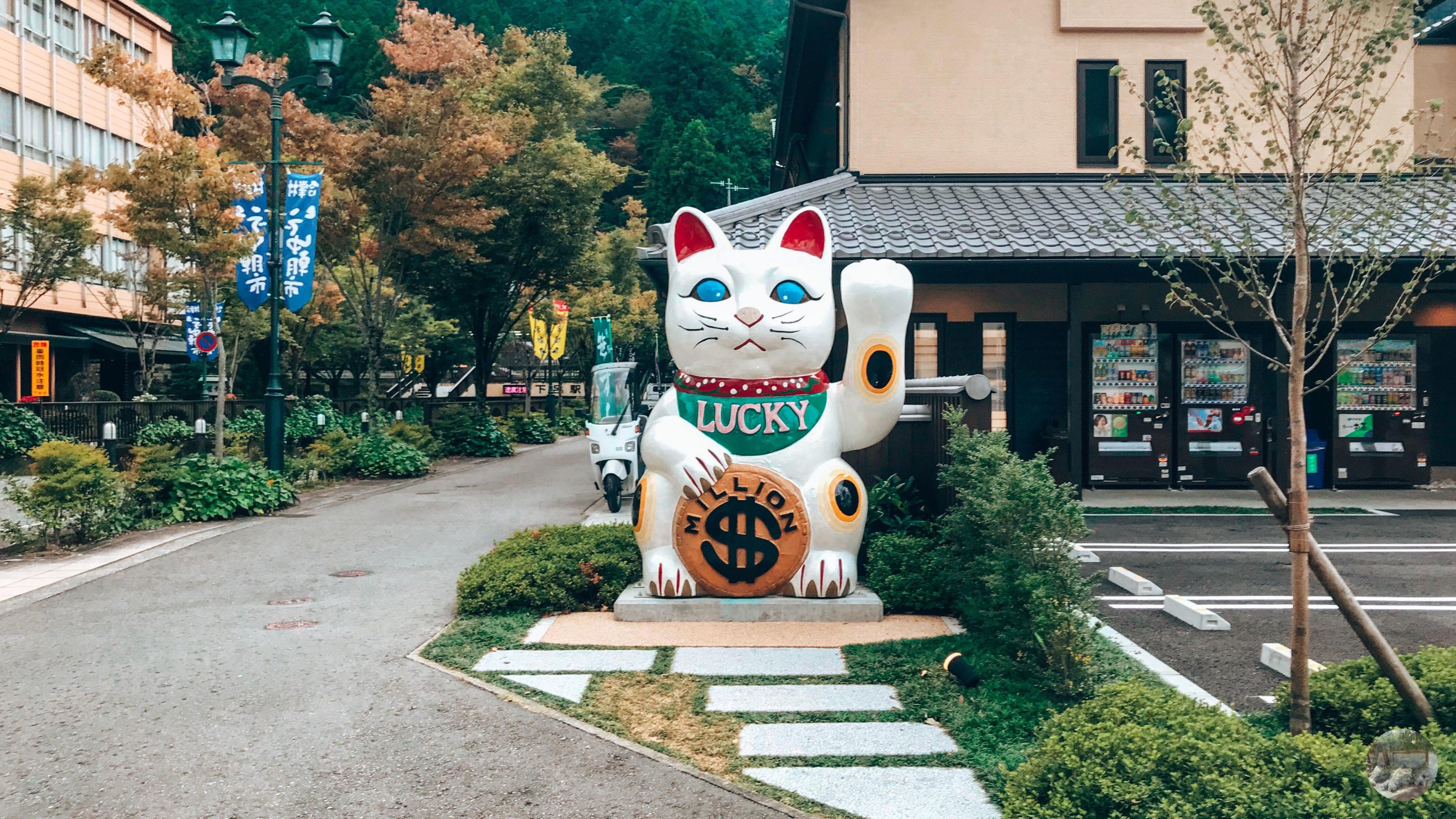 Maneki Neko - Chú mèo tài lộc