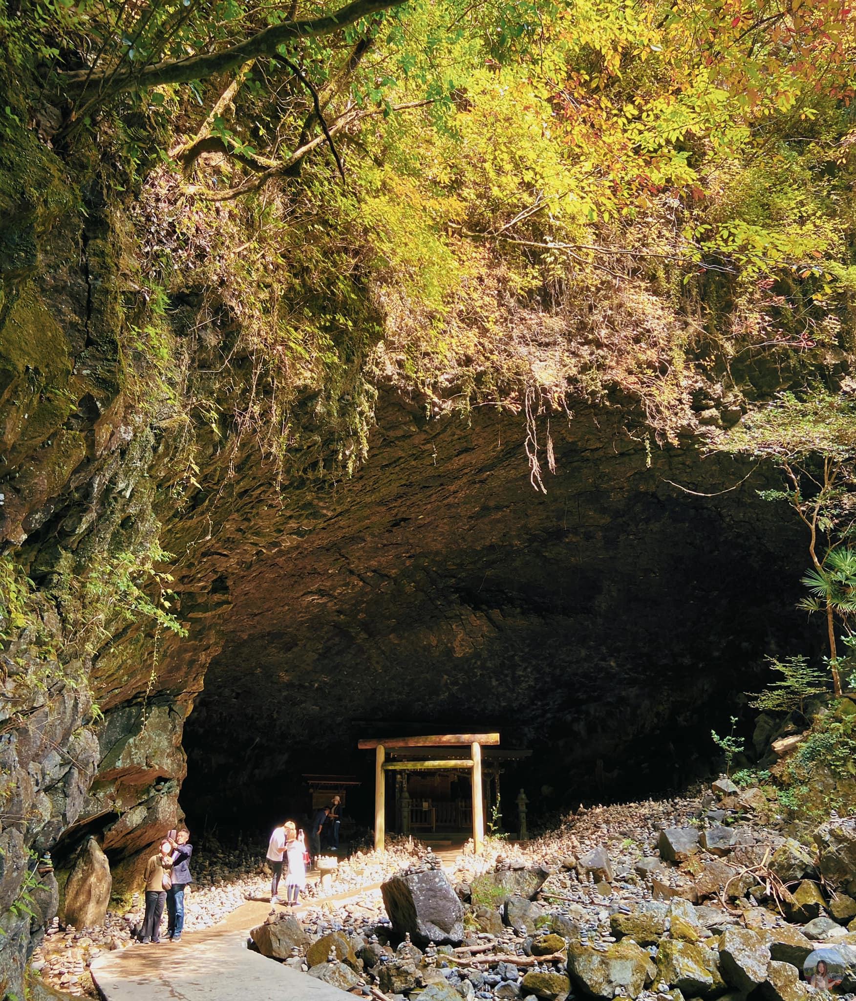 I could see the ancient rusty Torii gate in a distance (Photo of Ly Nguyen)