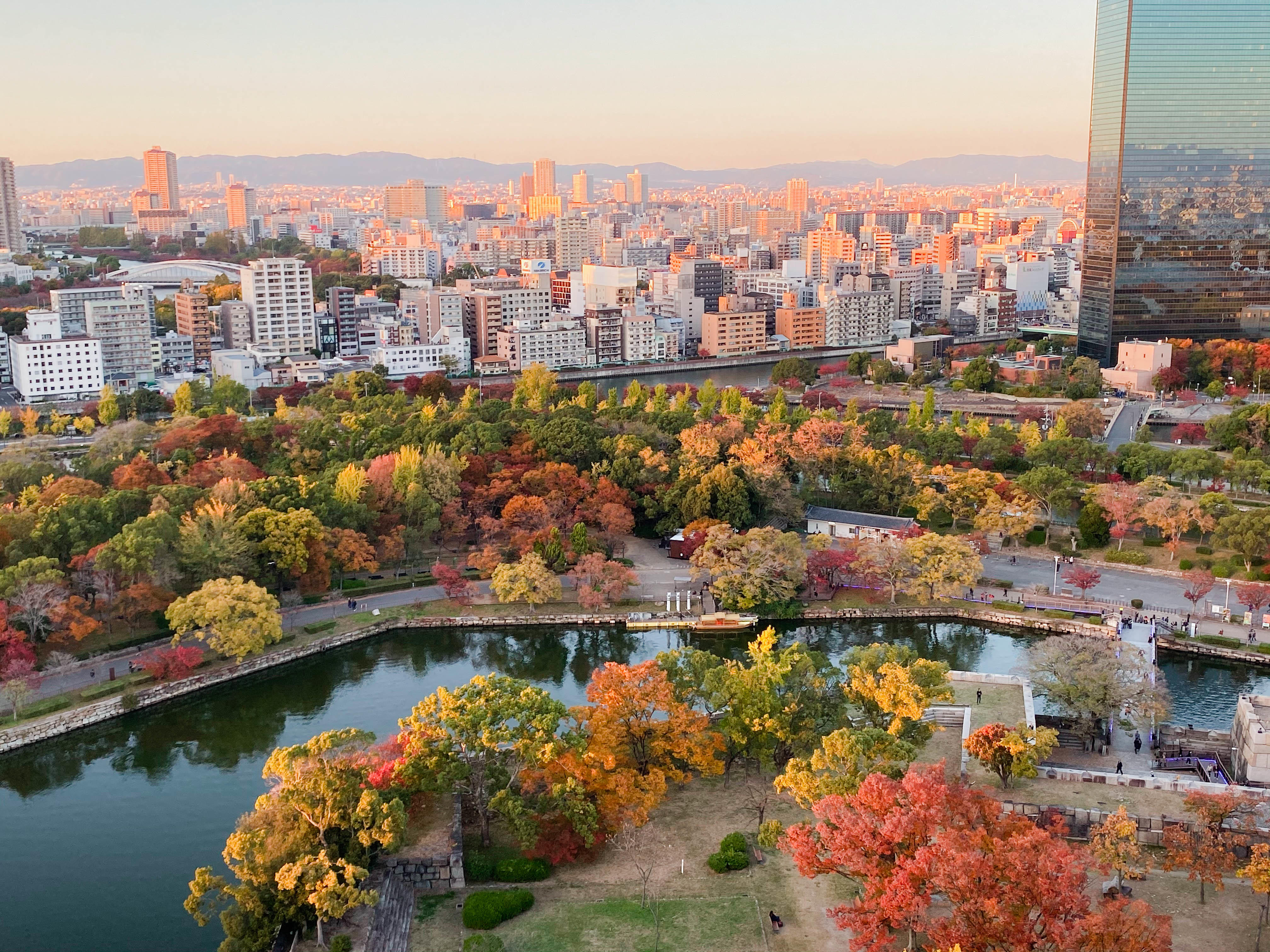 Khung cảnh Thành Phố Osaka chụp từ Tầng 8 của Thành Osaka