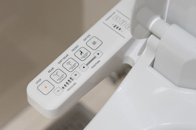 Toilet công nghệ ở Nhật: phát ra tiếng nhạc, vòi xịt tự động và còn gì nữa?