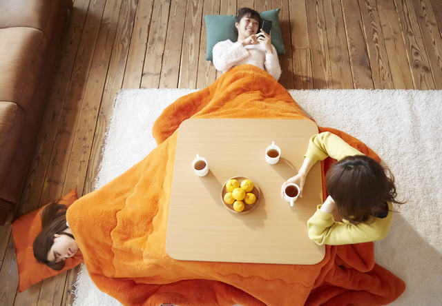 Bàn sưởi Kotatsu