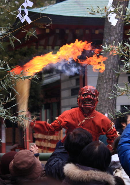 Setsubun được tổ chức ở chùa thu hút hàng nghìn người tham gia