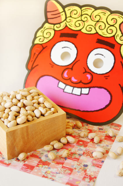Những hạt đậu rang dùng làm vũ khí đuổi quỷ