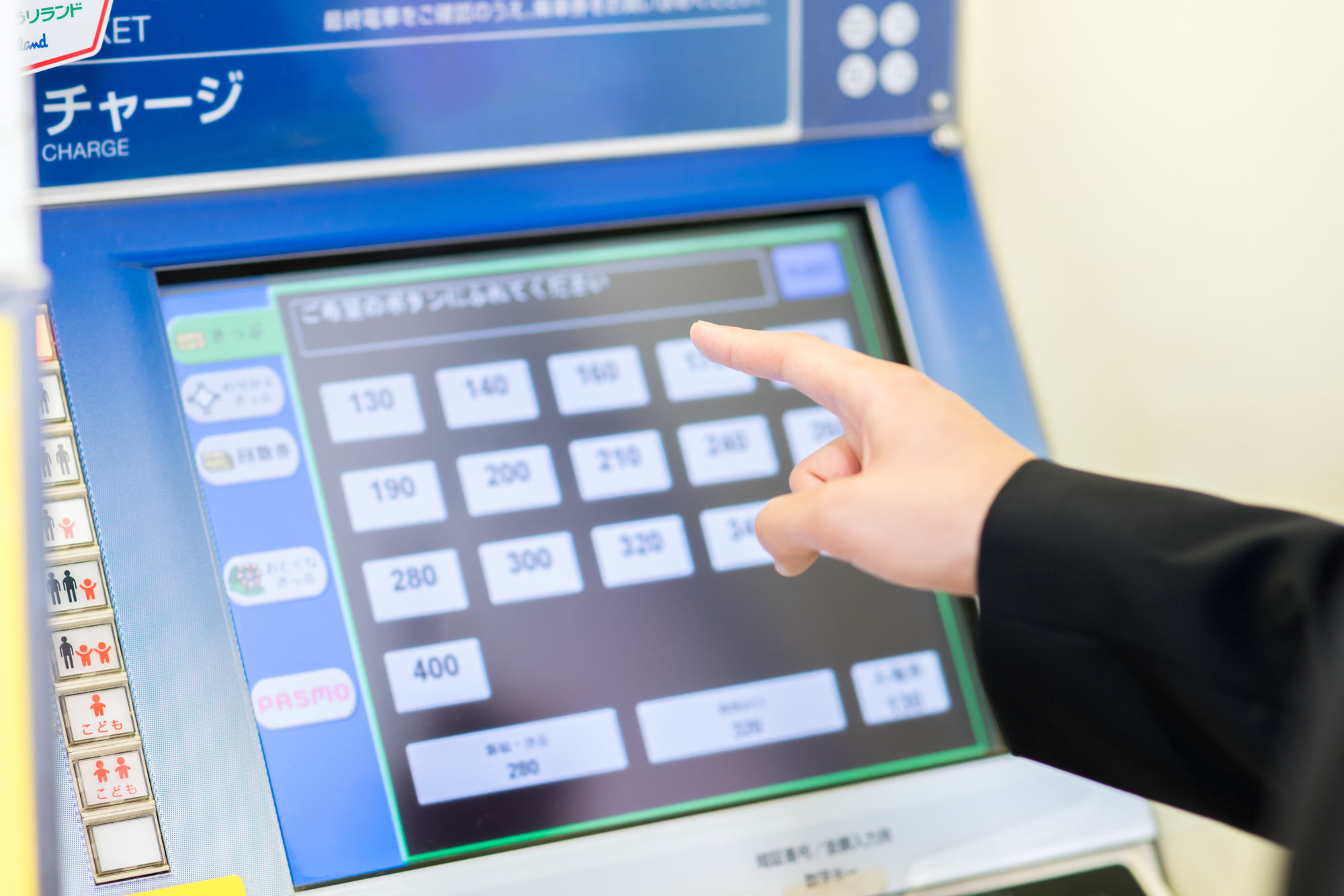 Kiểm tra giá vé kĩ càng trước khi mua vé